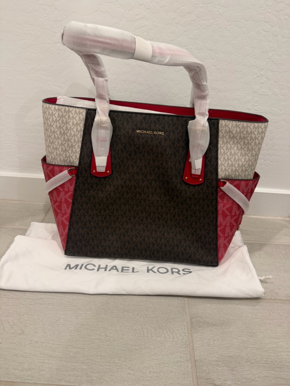 Michael Kors Signature Tote in Brown, Beige and Red Trim - Picture 4 of 6